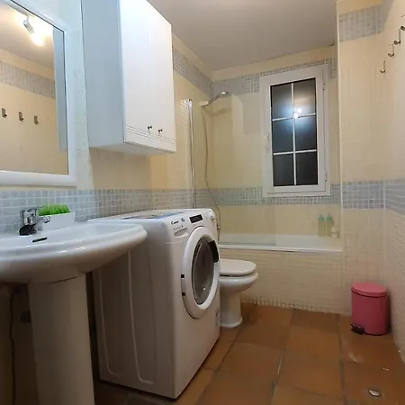 Acogedor En Con Piscina Acceso Directo A Silla