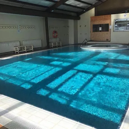 Acogedor En Con Piscina Acceso Directo A Silla