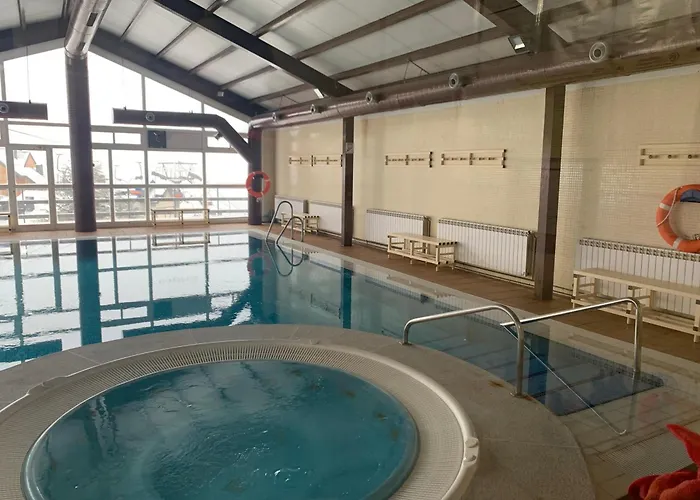 Acogedor En Con Piscina Acceso Directo A Silla