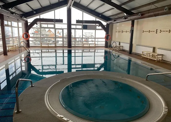 Acogedor En Con Piscina Acceso Directo A Silla